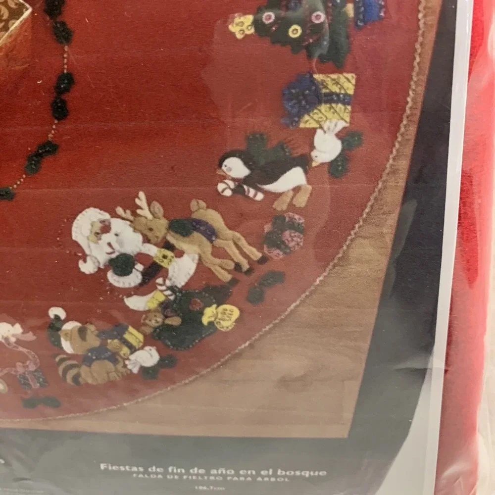 Christmas Bucilla Felt Appliqué Craft Tree Skirt Kit 84961 Woodland Holidays 42